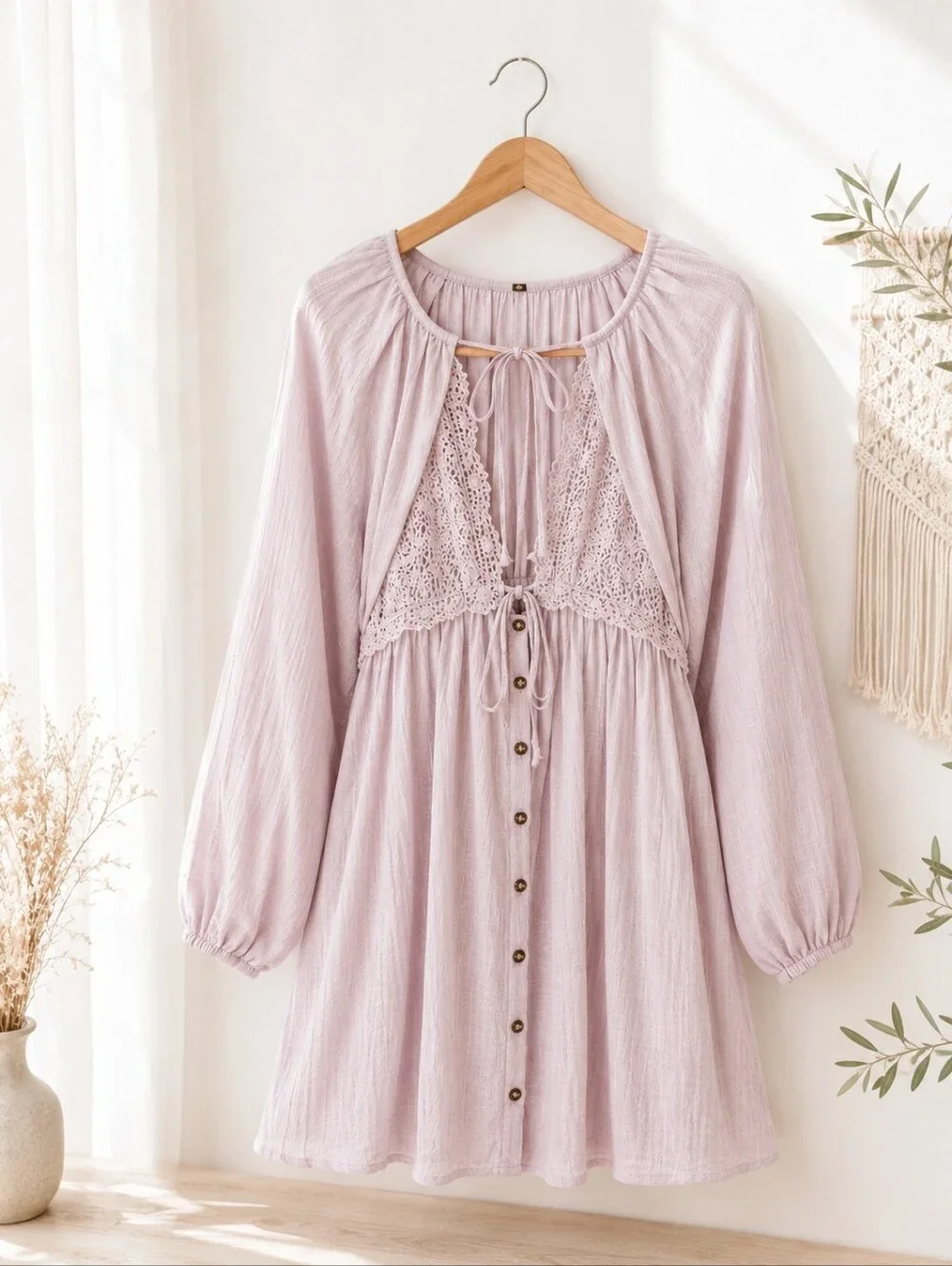 Free People soft boho lavender mini dress with lace-trim bodice. Size SP